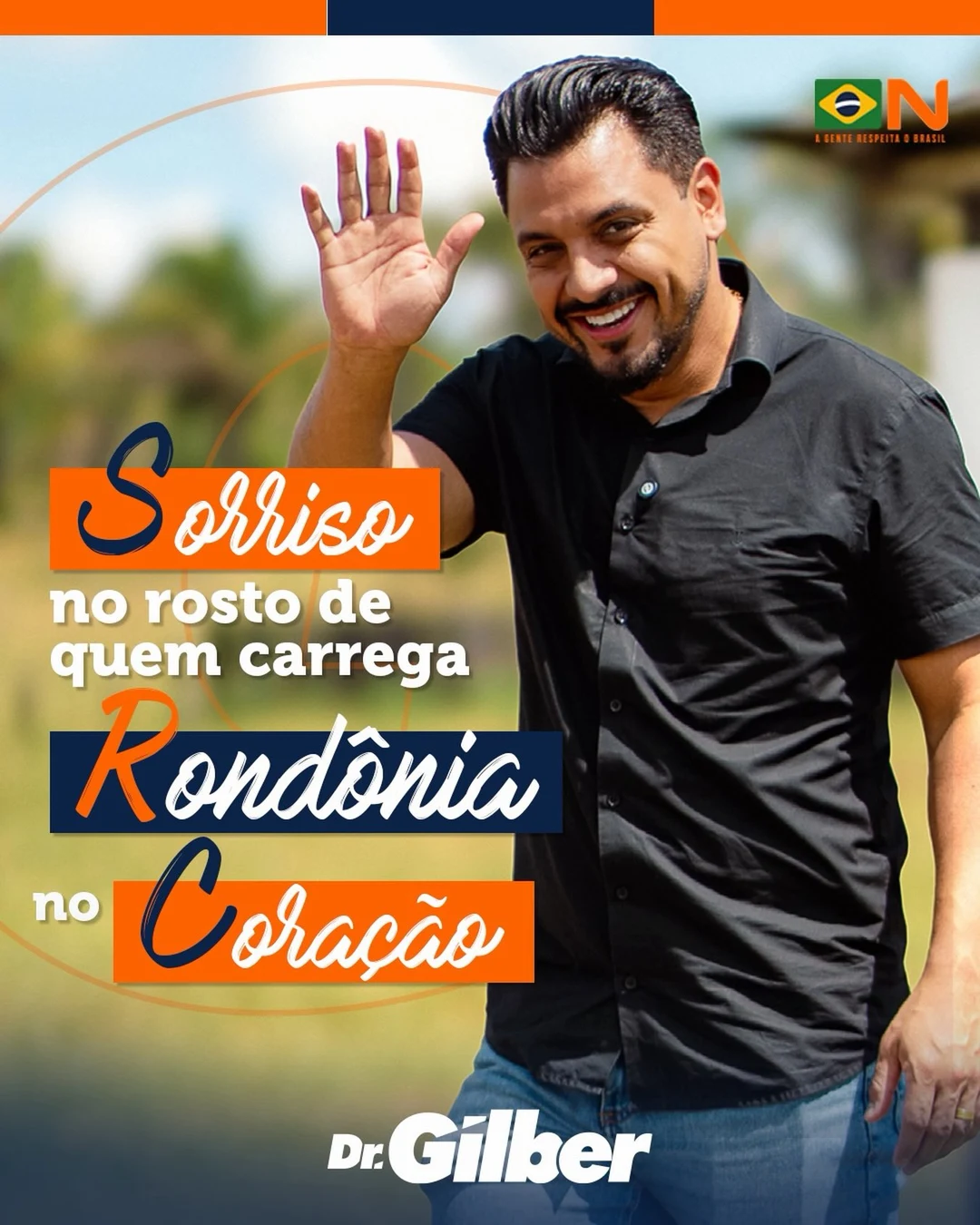 Dr. Gilber, Deputado Estadual por Rondônia, sorrindo e cumprimentando